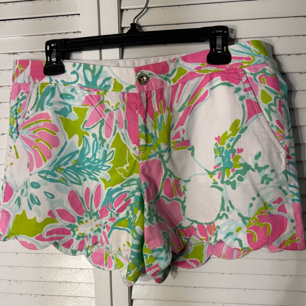 Women’s Lily Pulitzer The Buttercup Scalloped Hem Bright Floral Short Size 8